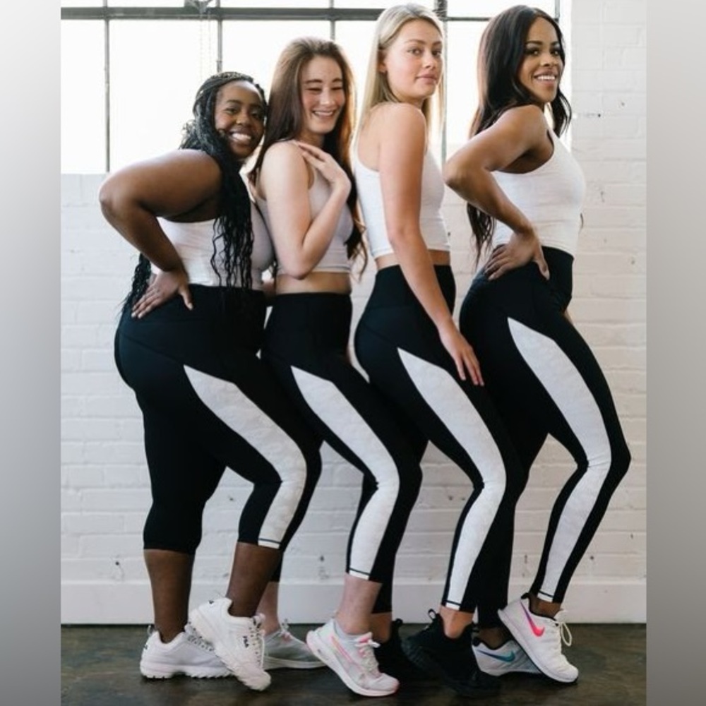 White Leopard Strip Light n Tight Hi-Rise Leggings - Picture 2 of 6